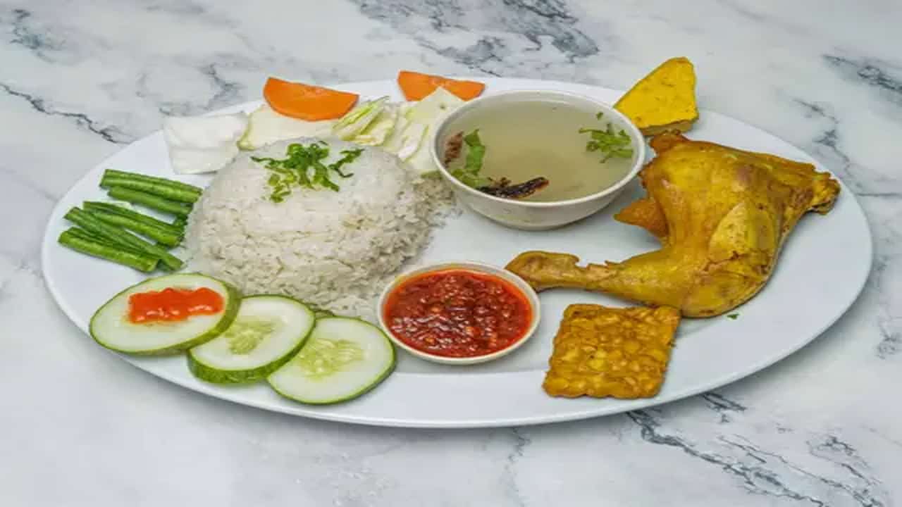 10+ Tempat Makan Menarik di Kuching Sarawak BEST